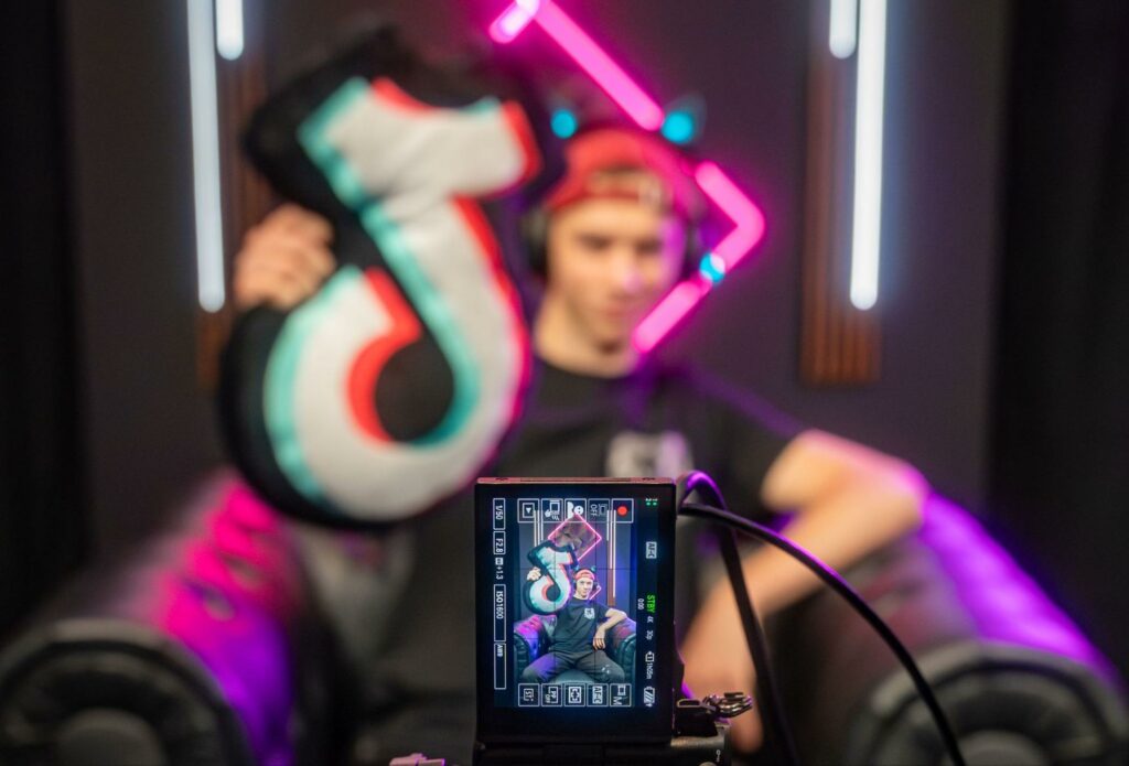 TikTok Live zmienia reguły gry. Platforma, która demokratyzuje streaming i przyspiesza kariery twórców