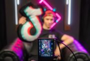 TikTok Live zmienia reguły gry. Platforma, która demokratyzuje streaming i przyspiesza kariery twórców